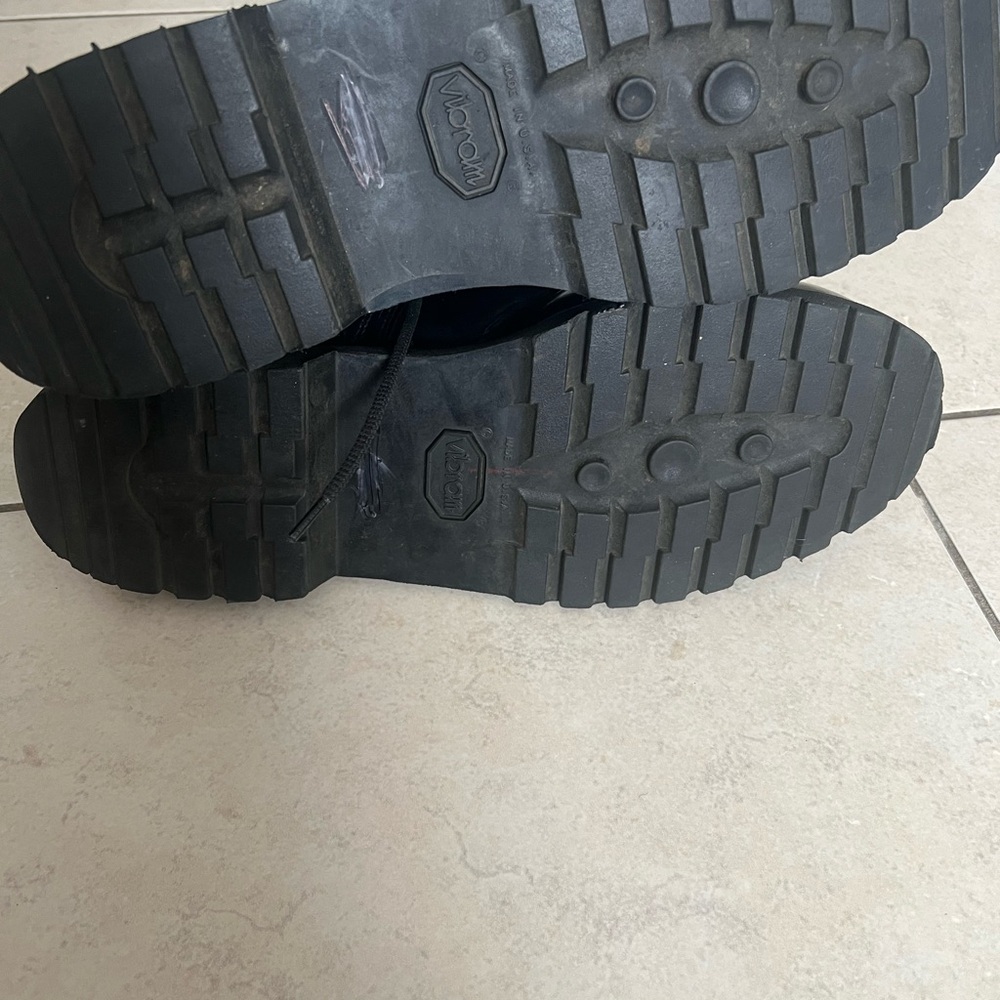 Vibram Men's Black Shoes
